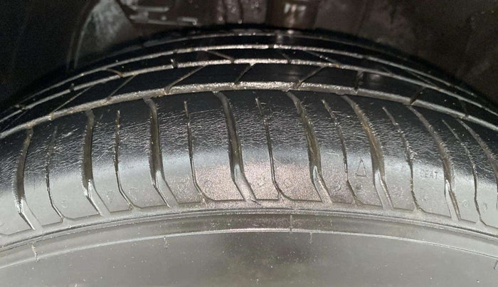 2023 Hyundai NEW I20 SPORTZ 1.2 MT, Petrol, Manual, 25,306 km, Left Front Tyre Tread