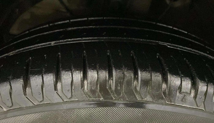 2018 Maruti Dzire ZXI PLUS AMT, Petrol, Automatic, 25,555 km, Left Front Tyre Tread
