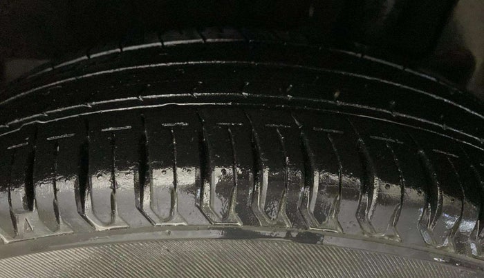 2017 Maruti Dzire VXI, Petrol, Manual, 13,476 km, Left Front Tyre Tread
