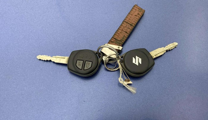 2017 Maruti Dzire VXI, Petrol, Manual, 13,476 km, Key Close Up