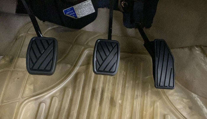 2017 Maruti Dzire VXI, Petrol, Manual, 13,476 km, Pedals