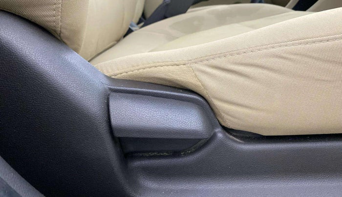 2016 Hyundai Verna 1.4 VTVT, Petrol, Manual, 71,589 km, Driver Side Adjustment Panel