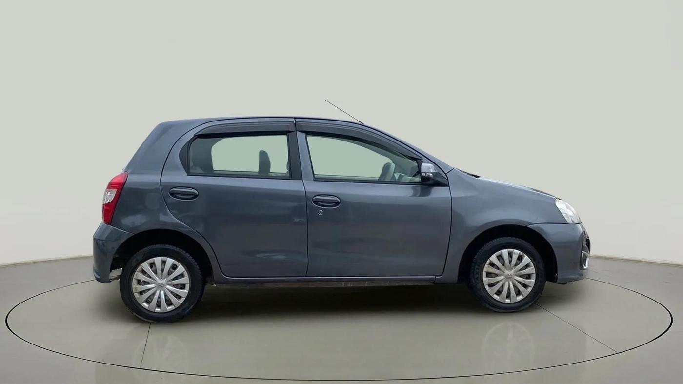 2019 Toyota Etios Liva V, Petrol, Manual, 56,960 km, Right Side