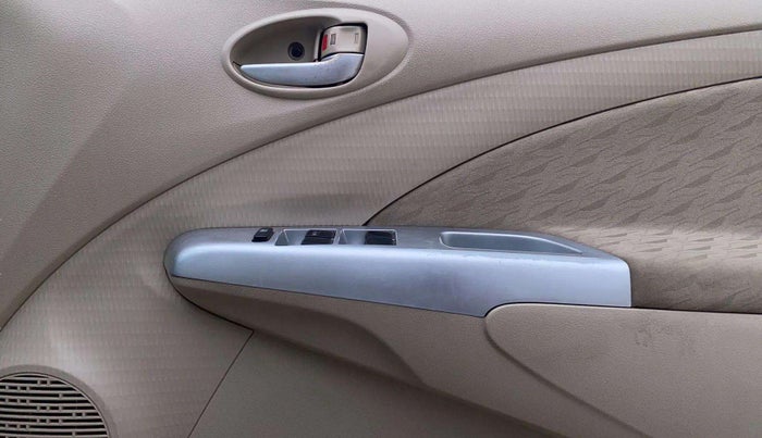2019 Toyota Etios Liva V, Petrol, Manual, 56,960 km, Driver Side Door Panels Control