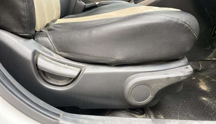 2017 Hyundai Grand i10 ASTA 1.2 KAPPA VTVT, Petrol, Manual, 1,02,494 km, Driver Side Adjustment Panel
