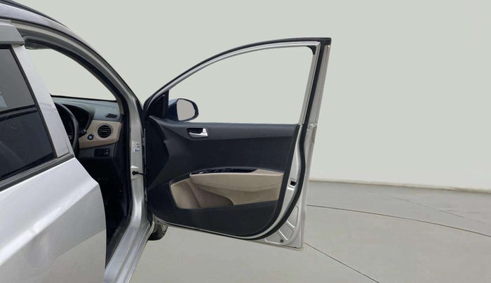 2017 Hyundai Grand i10 ASTA 1.2 KAPPA VTVT, Petrol, Manual, 1,02,494 km, RHS Front Door