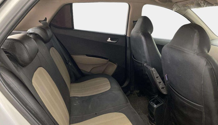 2017 Hyundai Grand i10 ASTA 1.2 KAPPA VTVT, Petrol, Manual, 1,02,494 km, Right Side Rear Door Cabin