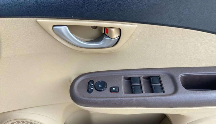 2013 Honda Brio V MT, Petrol, Manual, 52,459 km, Driver Side Door Panels Control
