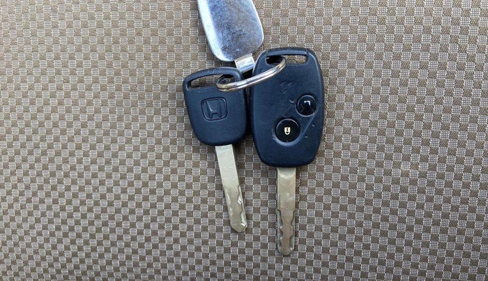 2013 Honda Brio V MT, Petrol, Manual, 52,459 km, Key Close Up
