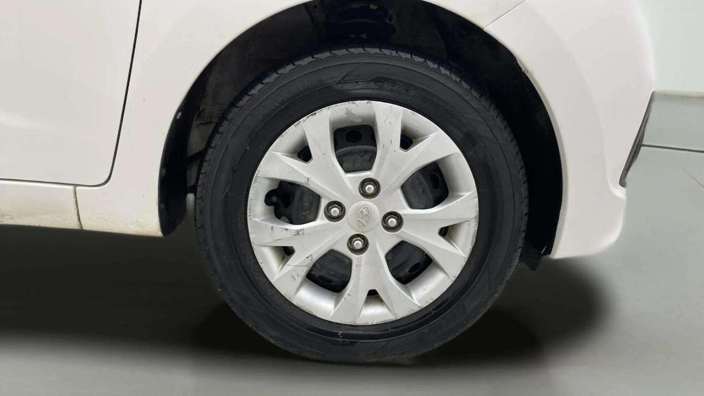 2013 Hyundai Grand i10 MAGNA 1.2 KAPPA VTVT, Petrol, Manual, 88,764 km, Right Front Wheel