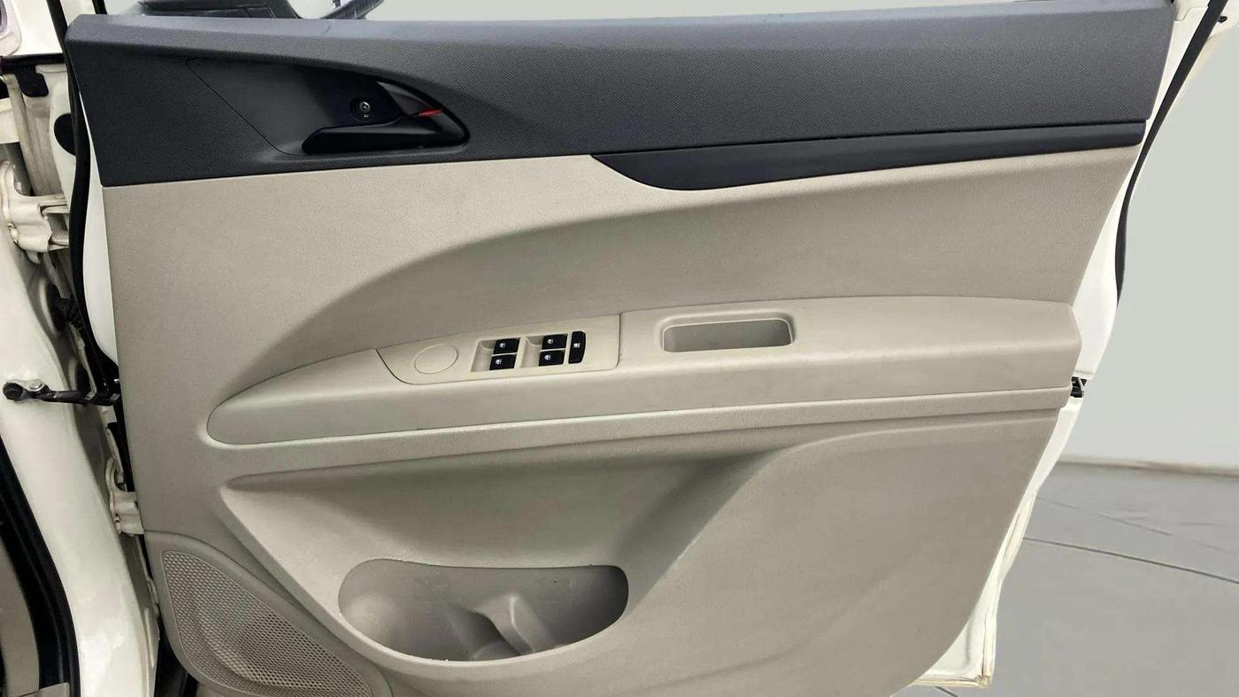 2019 Mahindra MARAZZO M2 7STR, Diesel, Manual, 53,028 km, Driver Side Door Panels Control