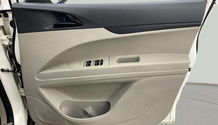 2019 Mahindra MARAZZO M2 7STR, Diesel, Manual, 52,452 km, Driver Side Door Panels Control