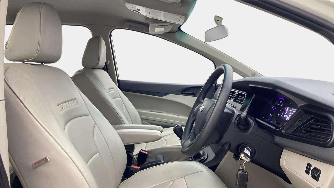 2019 Mahindra MARAZZO M2 7STR, Diesel, Manual, 53,028 km, Right Side Front Door Cabin