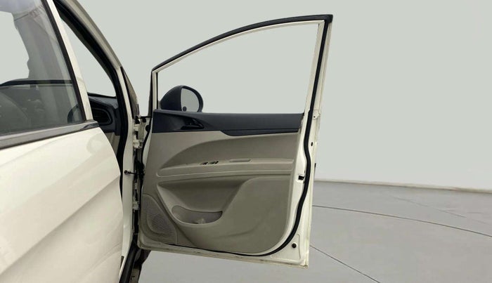 2019 Mahindra MARAZZO M2 7STR, Diesel, Manual, 52,452 km, RHS Front Door