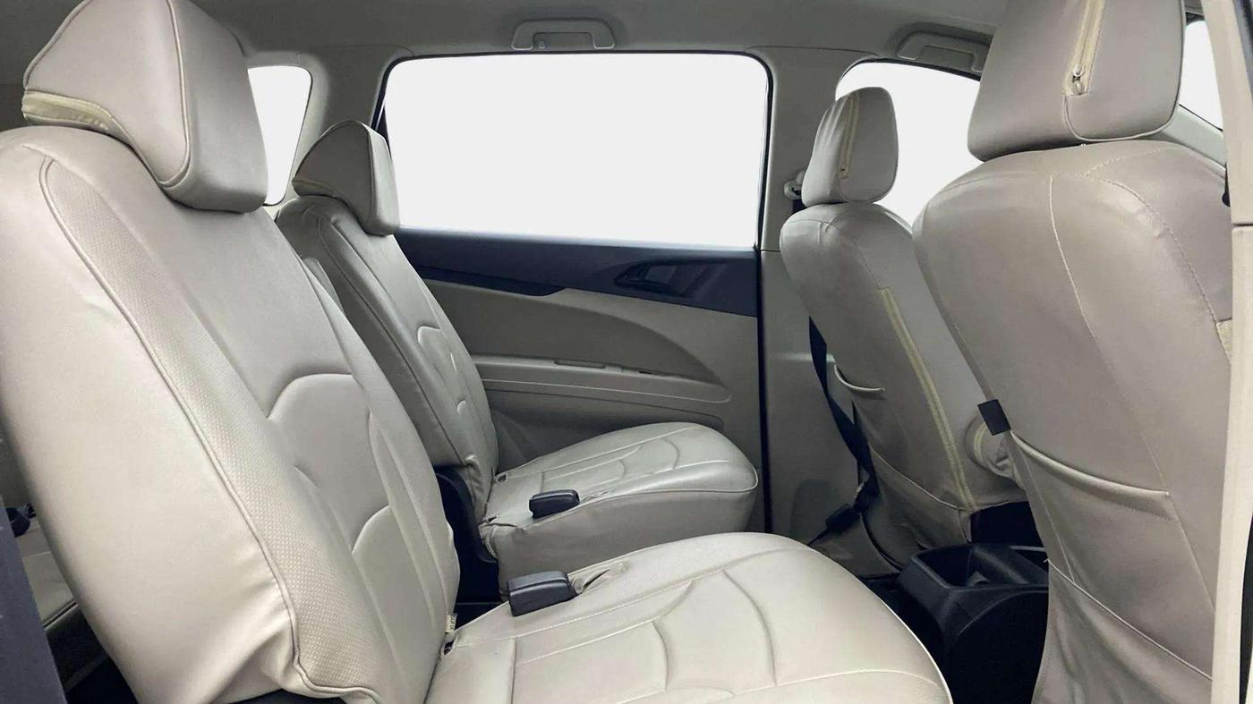 2019 Mahindra MARAZZO M2 7STR, Diesel, Manual, 53,028 km, Right Side Rear Door Cabin