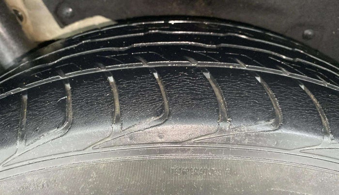 2019 Mahindra MARAZZO M2 7STR, Diesel, Manual, 52,452 km, Right Rear Tyre Tread