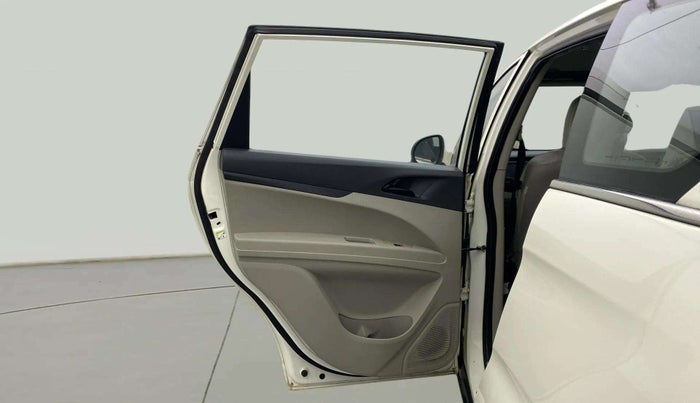 2019 Mahindra MARAZZO M2 7STR, Diesel, Manual, 52,452 km, LHS Rear Door