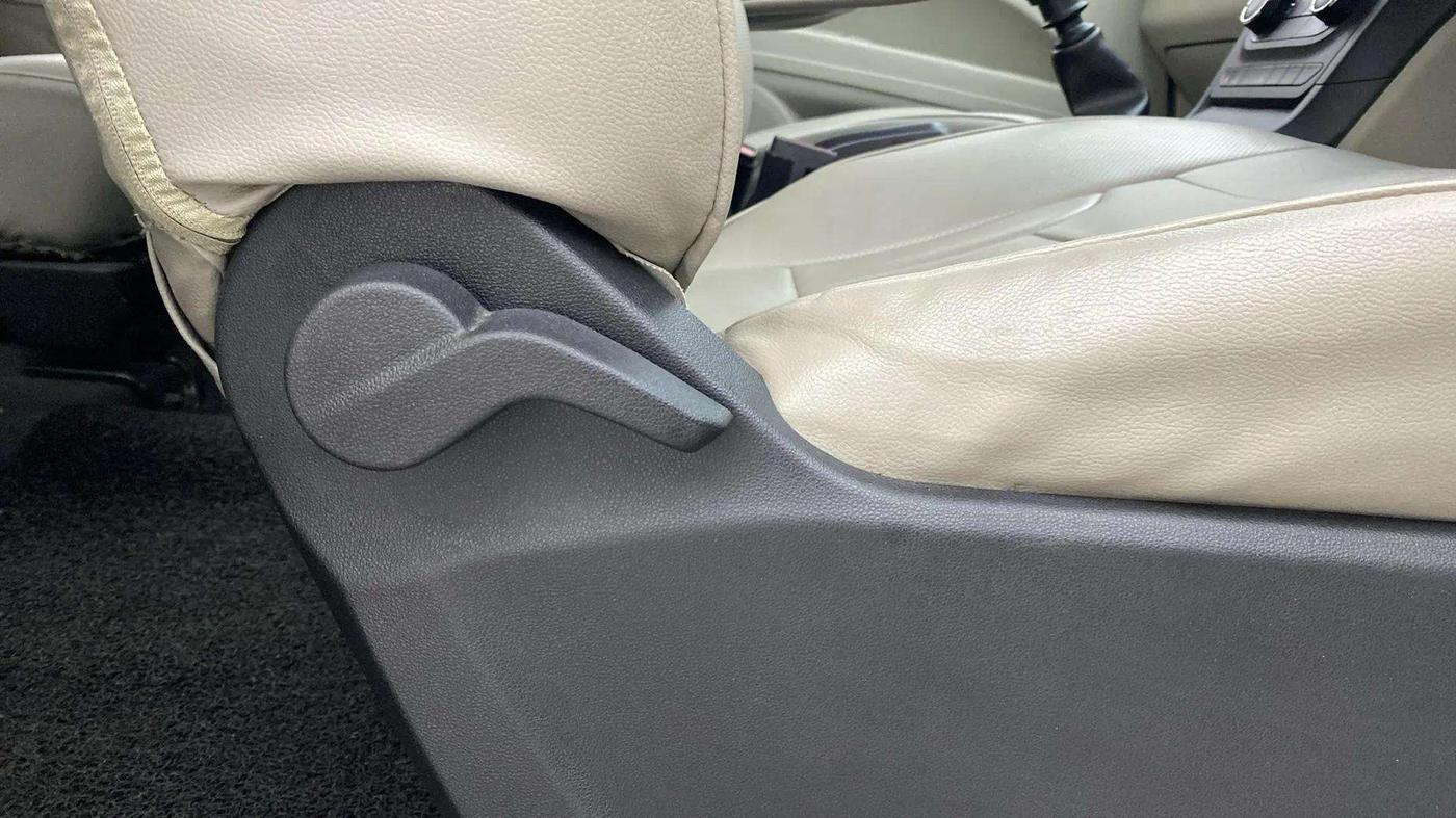 2019 Mahindra MARAZZO M2 7STR, Diesel, Manual, 53,028 km, Driver Side Adjustment Panel