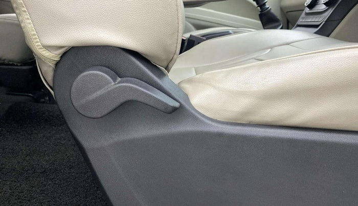 2019 Mahindra MARAZZO M2 7STR, Diesel, Manual, 52,452 km, Driver Side Adjustment Panel