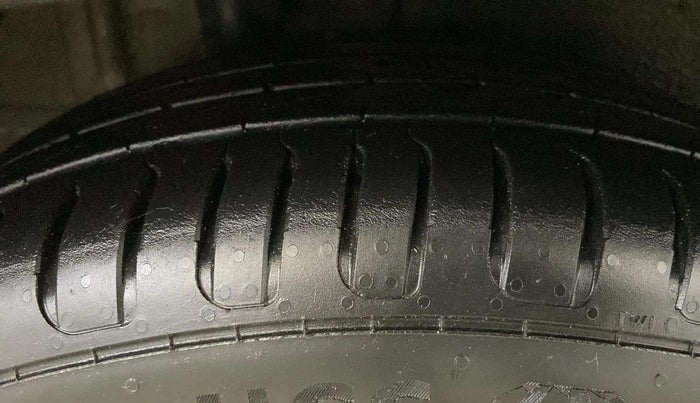 2018 Maruti IGNIS ALPHA 1.2 AMT, CNG, Automatic, 77,134 km, Right Rear Tyre Tread
