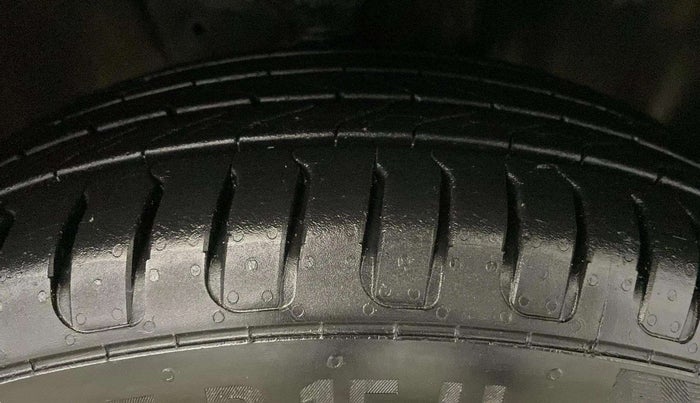 2018 Maruti IGNIS ALPHA 1.2 AMT, CNG, Automatic, 77,134 km, Right Front Tyre Tread
