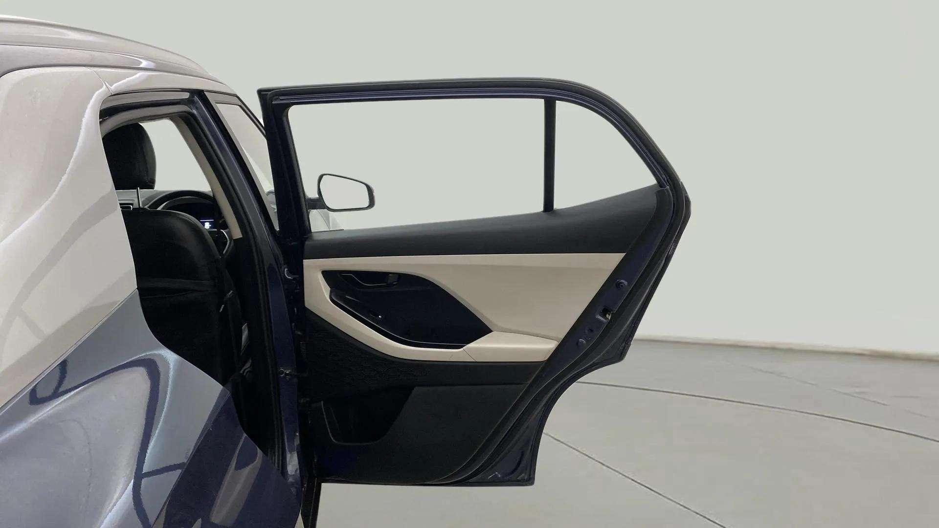 RHS-Rear-Door-Open-33