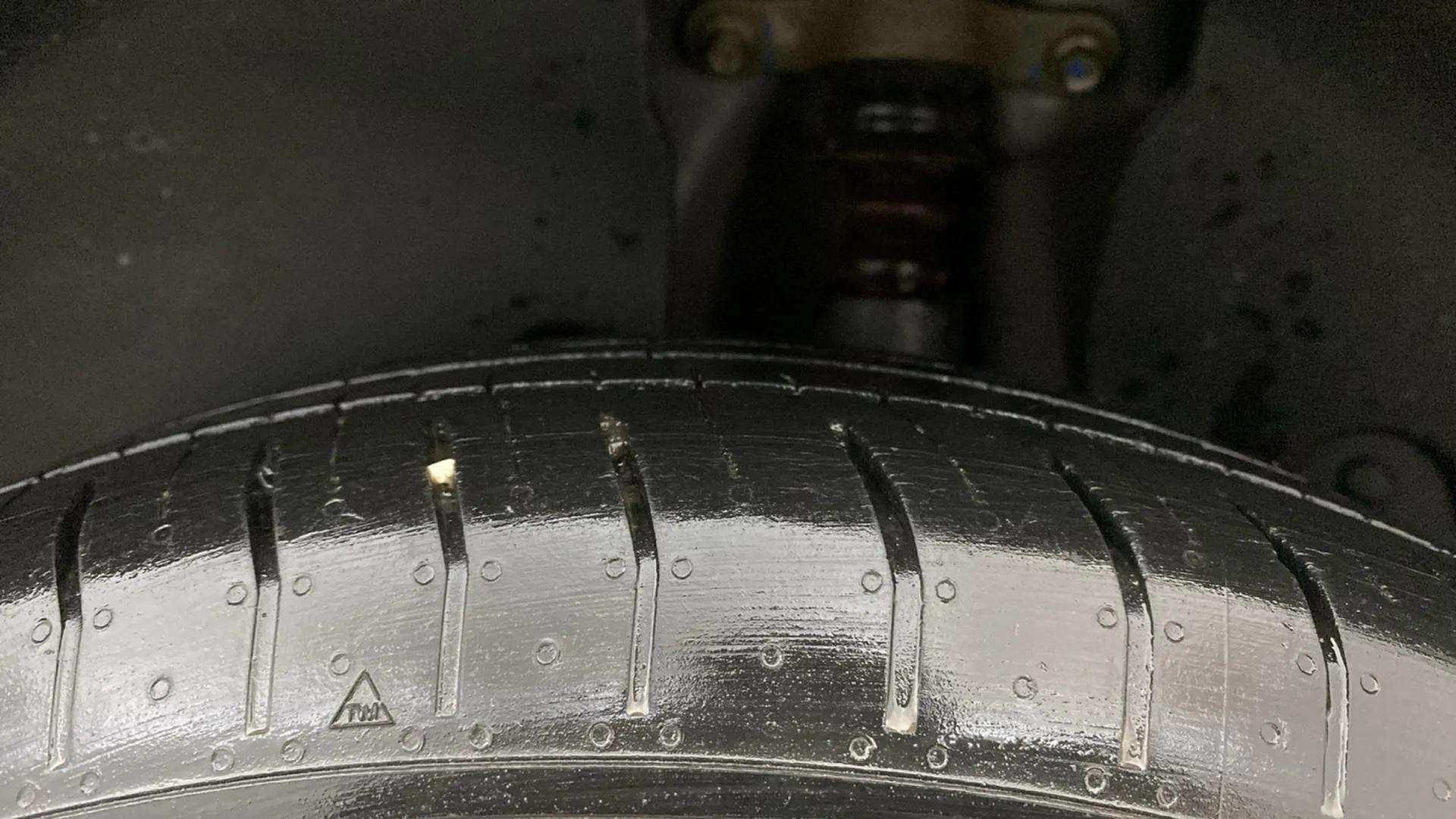 LHS-Rear-Tyre-Tread-21