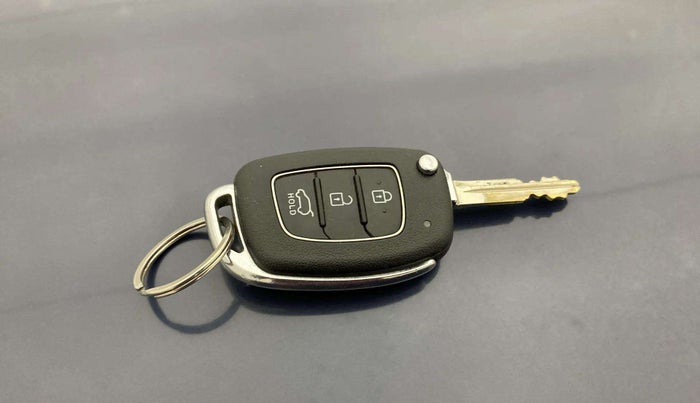 2022 Hyundai Creta EX 1.5 PETROL, Petrol, Manual, 31,652 km, Key Close Up