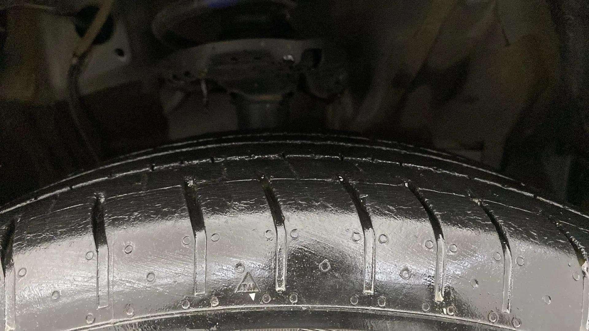 RHS-Front-Tyre-Tread-18