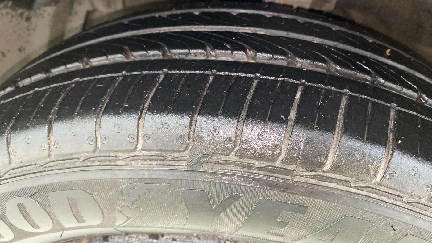 2023 Maruti Ciaz SIGMA 1.5 SHVS MT  PETROL, Petrol, Manual, 11,069 km, Left Front Tyre Tread
