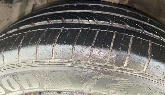 2023 Maruti Ciaz SIGMA 1.5 SHVS MT  PETROL, Petrol, Manual, 10,912 km, Left Front Tyre Tread