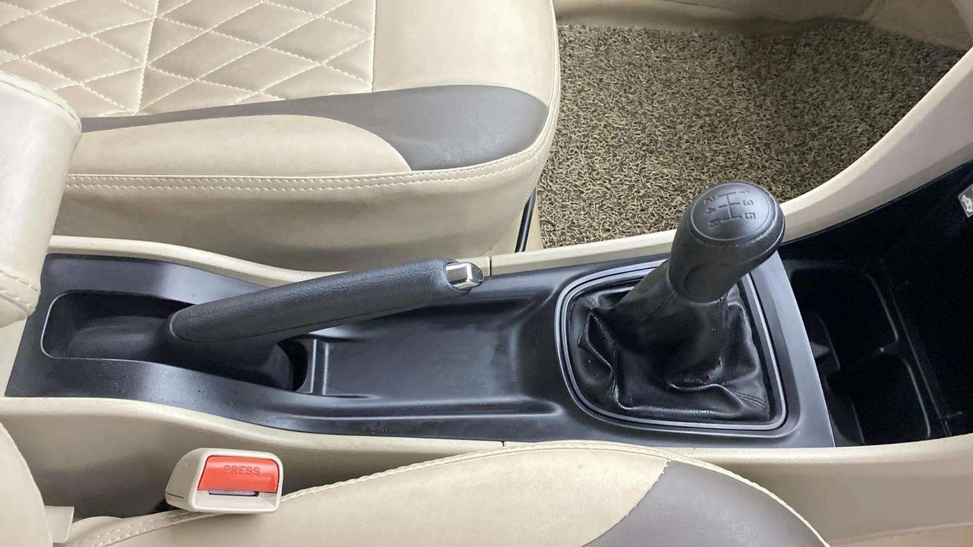 2023 Maruti Ciaz SIGMA 1.5 SHVS MT  PETROL, Petrol, Manual, 11,069 km, Gear Lever