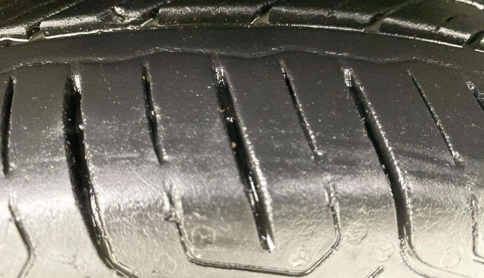 2018 Hyundai Verna 1.6 VTVT SX (O) AT, Petrol, Automatic, 60,936 km, Right Front Tyre Tread