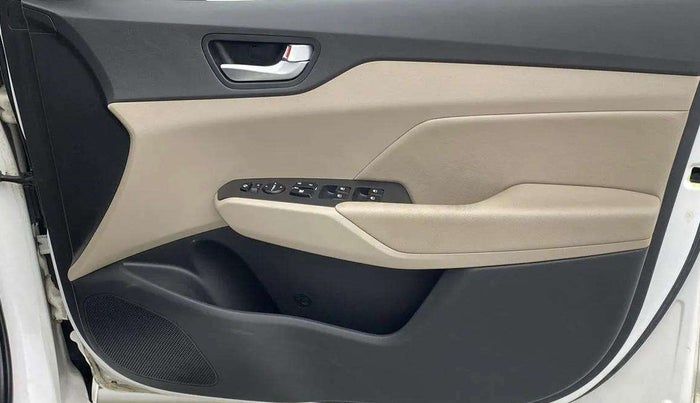 2018 Hyundai Verna 1.6 VTVT SX (O) AT, Petrol, Automatic, 60,936 km, Driver Side Door Panels Control