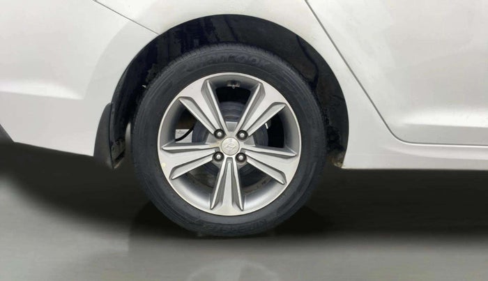 2018 Hyundai Verna 1.6 VTVT SX (O) AT, Petrol, Automatic, 60,936 km, Right Rear Wheel