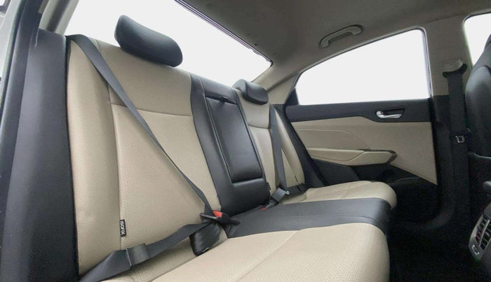 2018 Hyundai Verna 1.6 VTVT SX (O) AT, Petrol, Automatic, 60,936 km, Right Side Rear Door Cabin