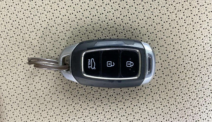 2018 Hyundai Verna 1.6 VTVT SX (O) AT, Petrol, Automatic, 60,936 km, Key Close Up