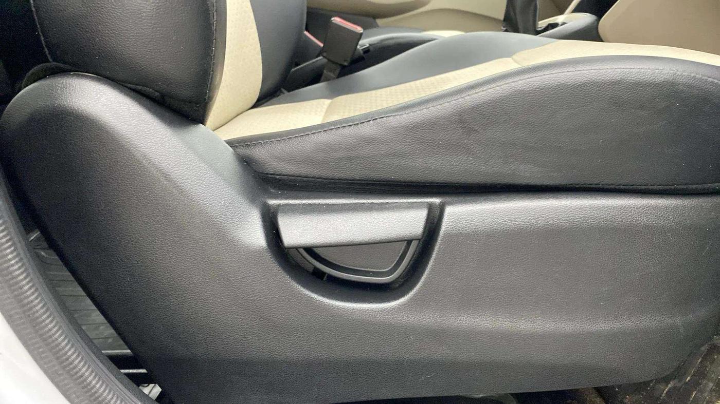 2020 Hyundai NEW SANTRO MAGNA 1.1 CORPORATE EDITION, Petrol, Manual, 16,710 km, Driver Side Adjustment Panel