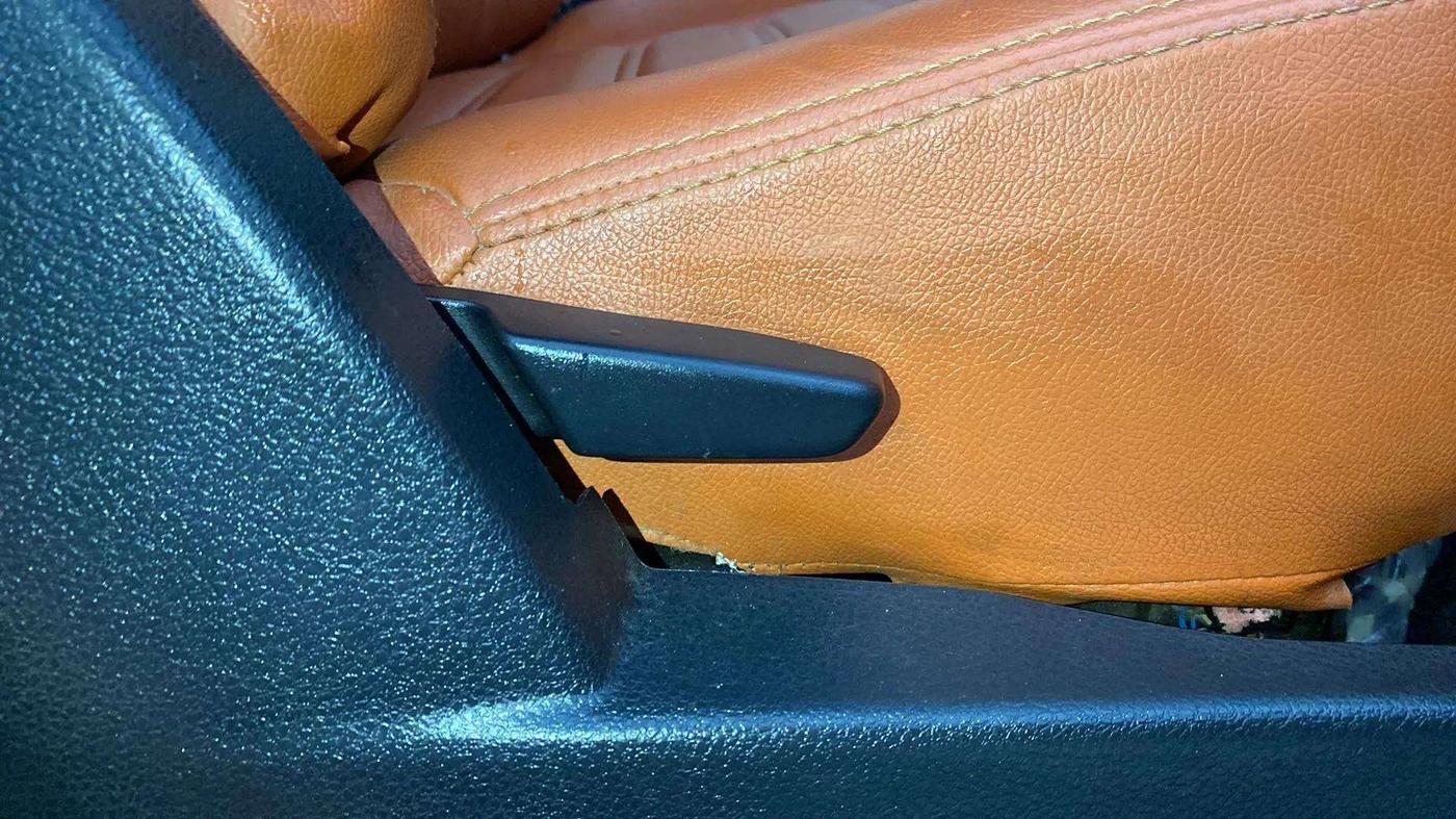 2019 Renault Duster RXE PETROL, Petrol, Manual, 30,405 km, Driver Side Adjustment Panel