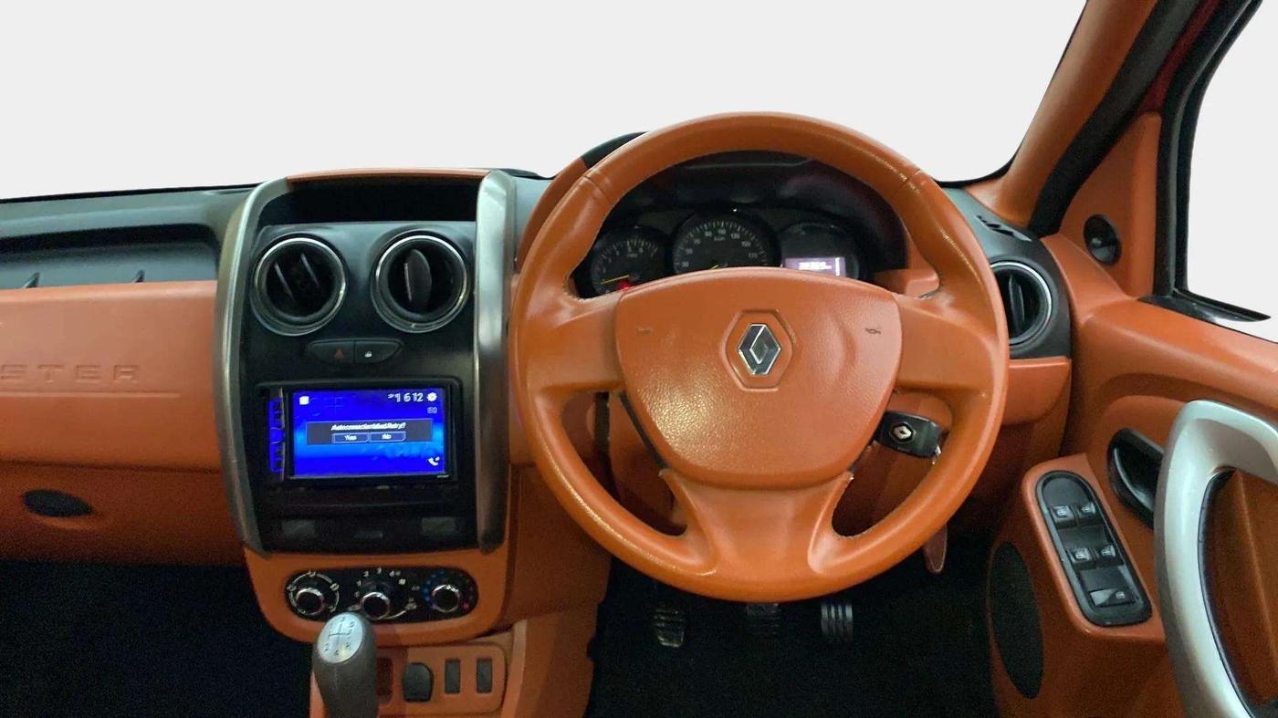 2019 Renault Duster RXE PETROL, Petrol, Manual, 30,405 km, Steering Wheel Close Up