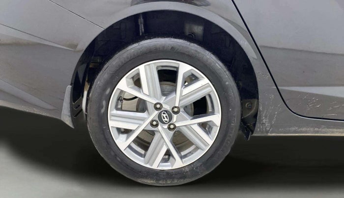 2024 Hyundai Verna  SX 1.5 MPI IVT, Petrol, Automatic, 8,427 km, Right Rear Wheel