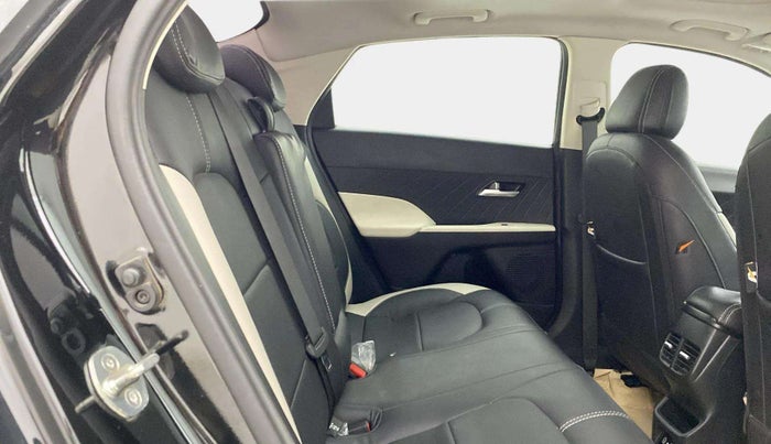 2024 Hyundai Verna  SX 1.5 MPI IVT, Petrol, Automatic, 8,427 km, Right Side Rear Door Cabin