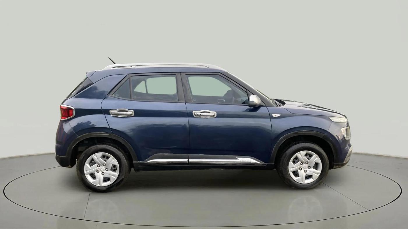 2021 Hyundai VENUE S 1.2, Petrol, Manual, 44,043 km, Right Side View