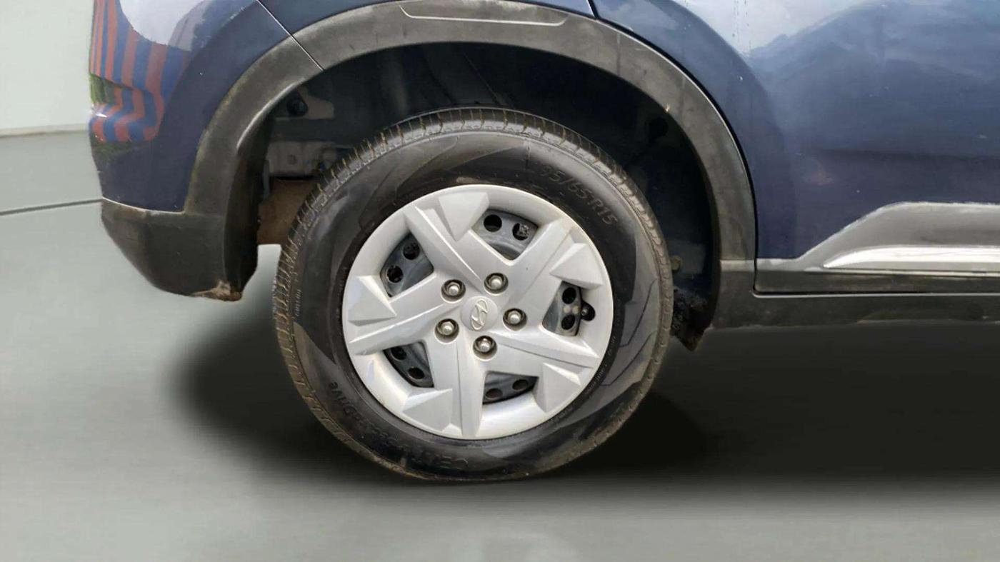 2021 Hyundai VENUE S 1.2, Petrol, Manual, 44,043 km, Right Rear Wheel