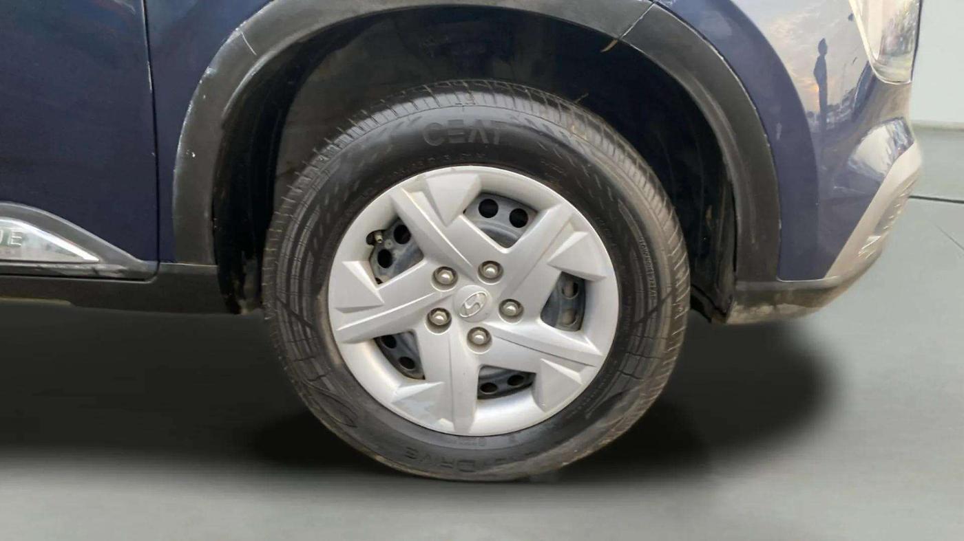 2021 Hyundai VENUE S 1.2, Petrol, Manual, 44,043 km, Right Front Wheel