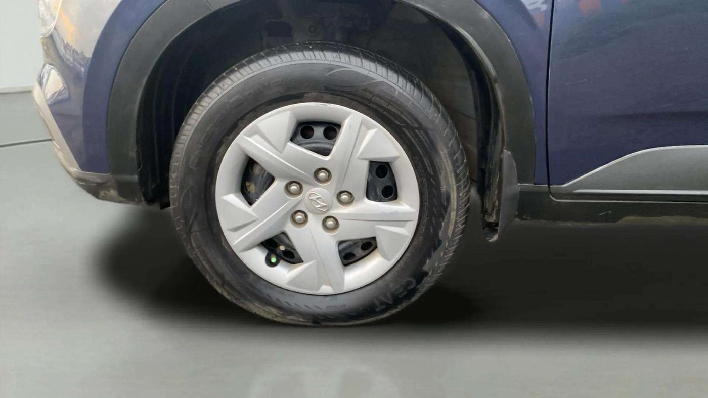 2021 Hyundai VENUE S 1.2, Petrol, Manual, 44,043 km, Left Front Wheel