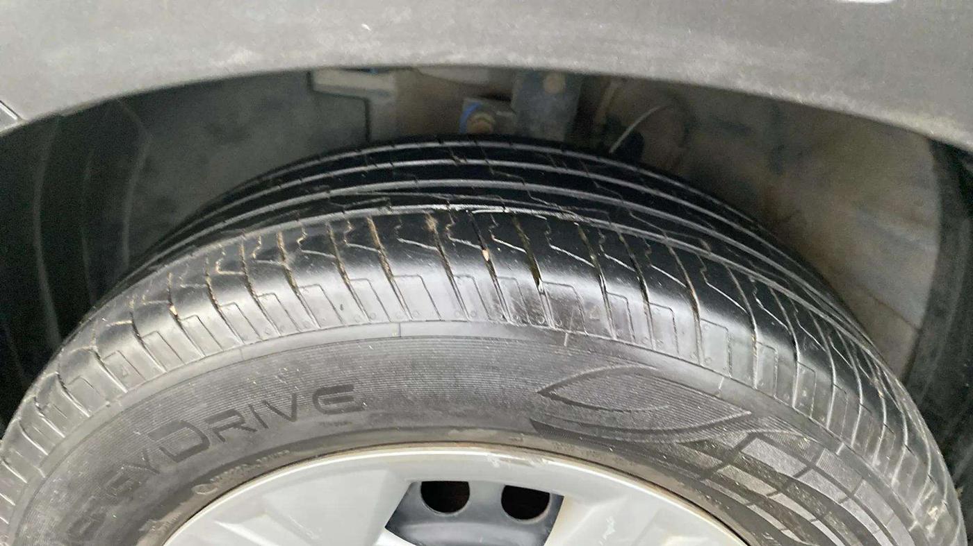 2021 Hyundai VENUE S 1.2, Petrol, Manual, 44,043 km, Left Front Tyre Tread