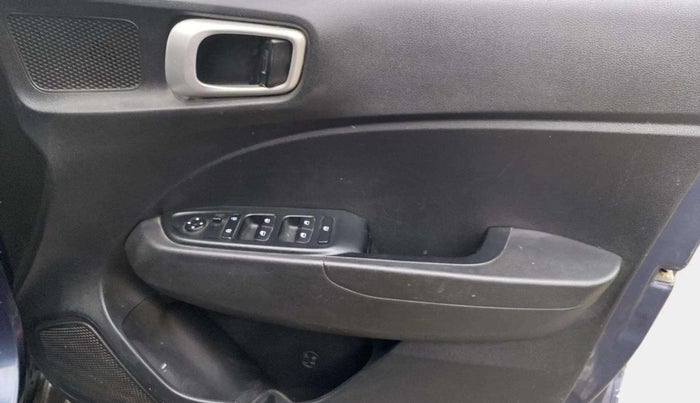 2021 Hyundai VENUE S 1.2, Petrol, Manual, 43,951 km, Driver Side Door Panels Control