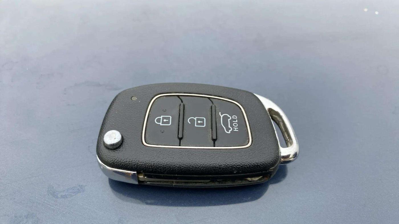 2021 Hyundai VENUE S 1.2, Petrol, Manual, 44,043 km, Key Close Up