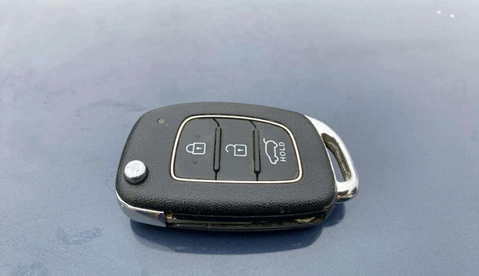 2021 Hyundai VENUE S 1.2, Petrol, Manual, 43,951 km, Key Close Up